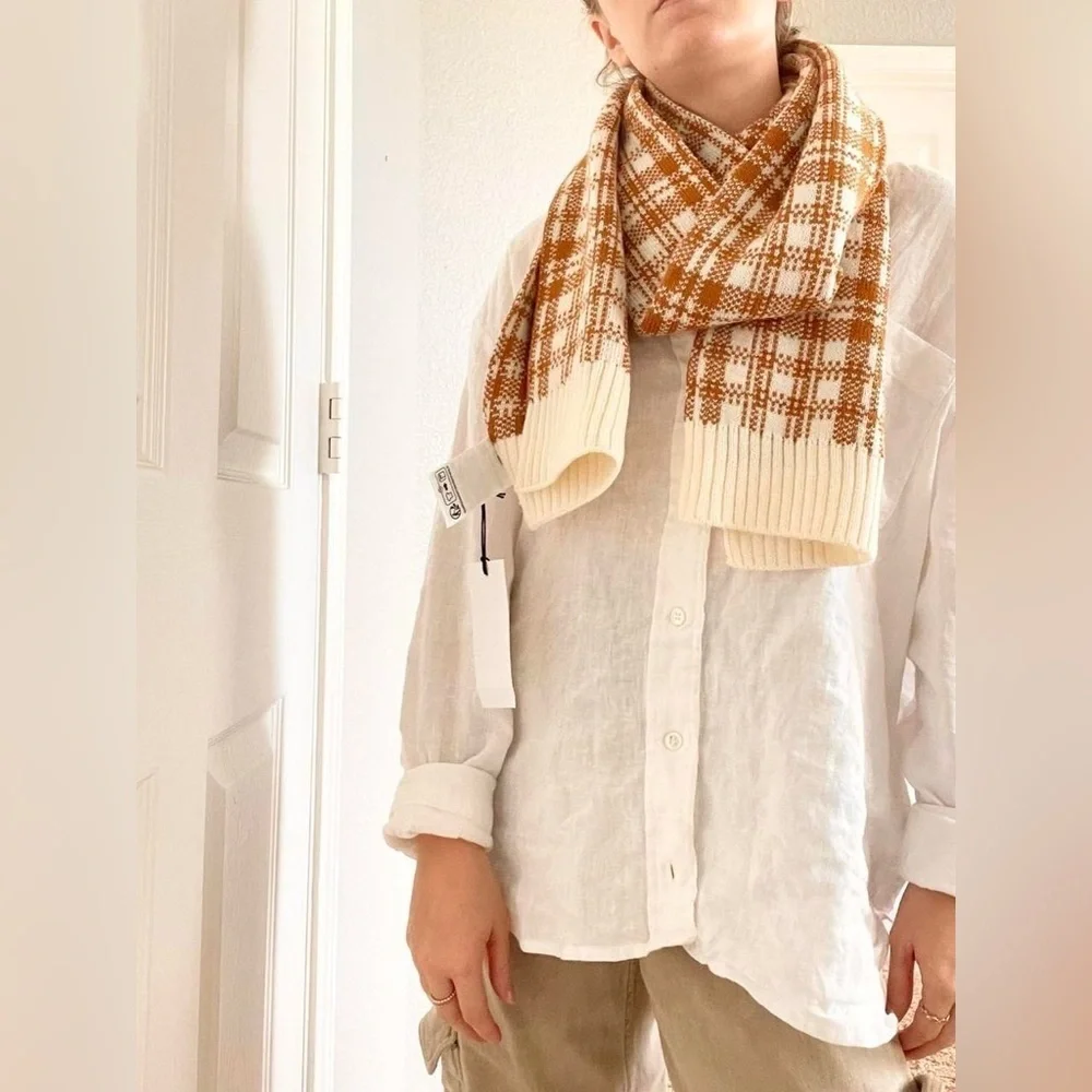 New! Timberland Tan and Cream Scarf wrap33889 NWT